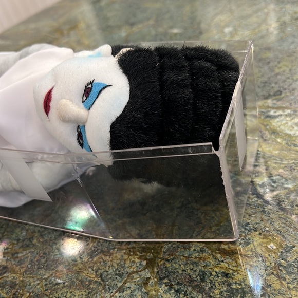 Universal Studios Bride 👰🏽‍♀️ 🎃 - Picture 6 of 11